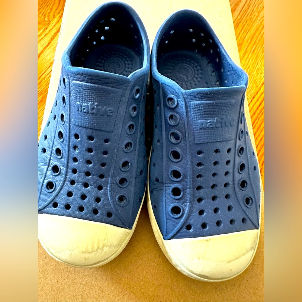 Native Shoes Navy blue size 6